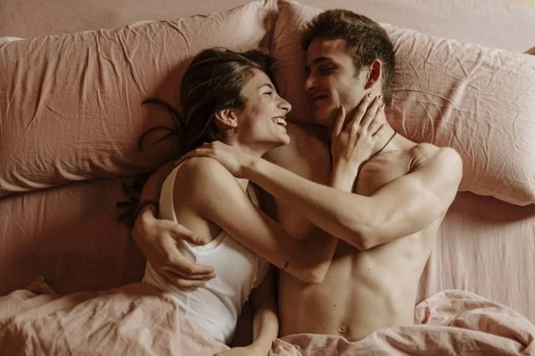 Descubra 8 maneiras de melhorar as habilidades sexuais na cama - imagem 64387