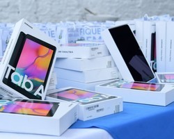 Saúde de Floriano entrega 150 tablets a agentes comunitários e de endemias