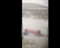 Casal é flagrado fazendo sexo em praia do RJ com pessoas próximas