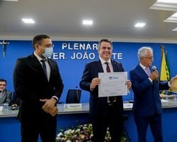 Ciro Nogueira recebe Título de Cidadão Oeirense