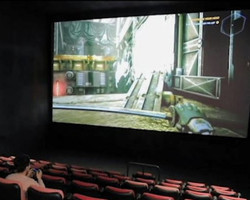 Sem clientes na pandemia, cinemas alugam telões para gamers