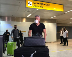Crespo chega ao Brasil para iniciar trabalho como técnico do São Paulo