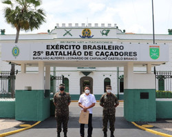 Prefeito de Coivaras trata sobre parceria com o 25º BC do Exército Brasileiro 