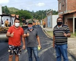 Prefeito João Luiz acompanha obras de pavimentação asfáltica nos bairros de Monsenhor Gil