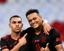 Com dois gols de Muniz, Flamengo vence Macaé e segue 100% no Carioca