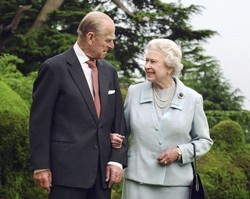 Rainha Elizabeth diz que sente 'grande vazio' sem príncipe Philip