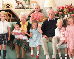 Foto inédita mostra Elizabeth II e príncipe Philip com bisnetos