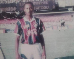 Ex-zagueiro do Fluminense morre aos 48 anos ao ser baleado no RJ