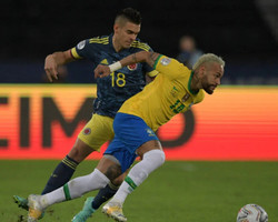 Brasil vence a Colômbia por 2 a 1 e segue 100% na Copa América