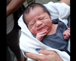 Bebê escapa de ser morto depois de chorar dentro de uma lixeira
