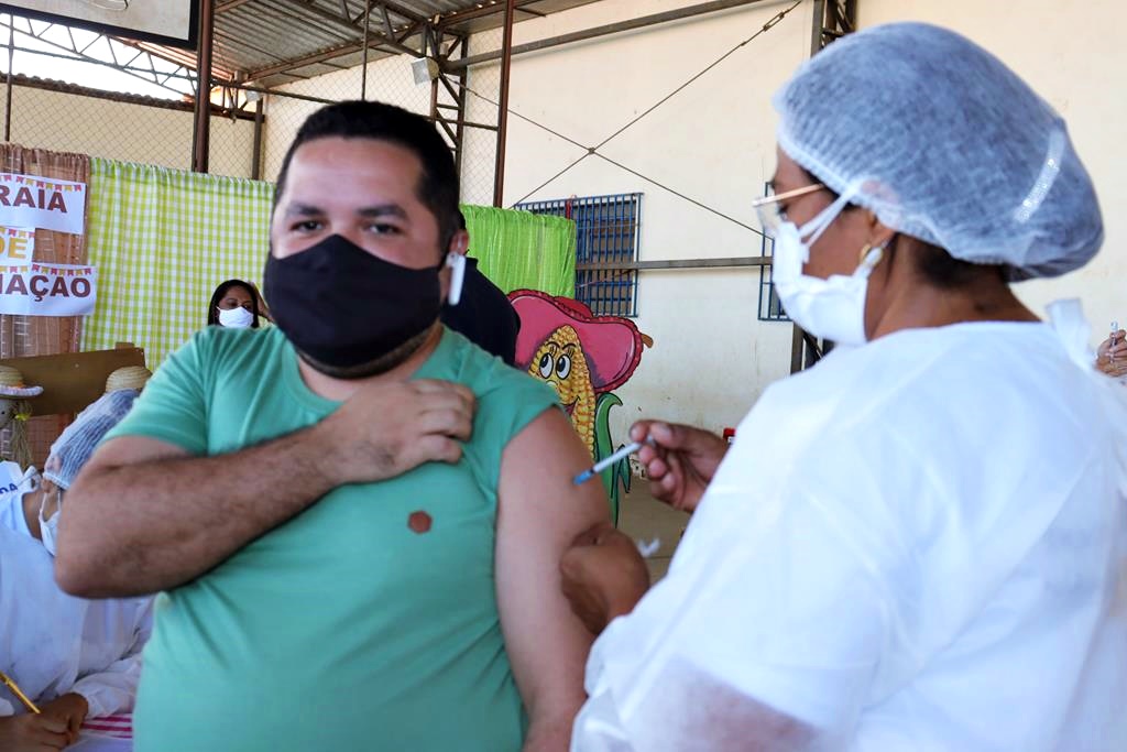 Trabalhadores da Educação são imunizados na cidade de Valença do Piaui - Imagem 77