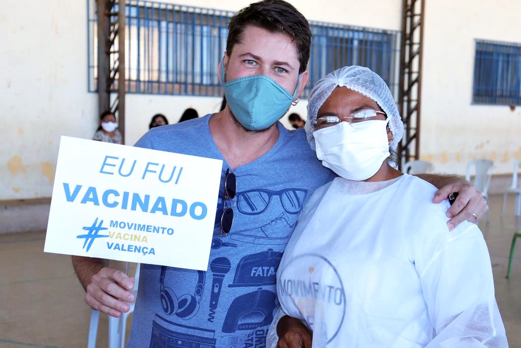 Trabalhadores da Educação são imunizados na cidade de Valença do Piaui - Imagem 28