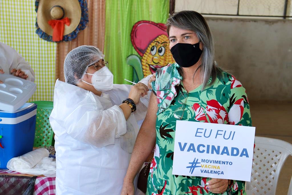 Trabalhadores da Educação são imunizados na cidade de Valença do Piaui - Imagem 95