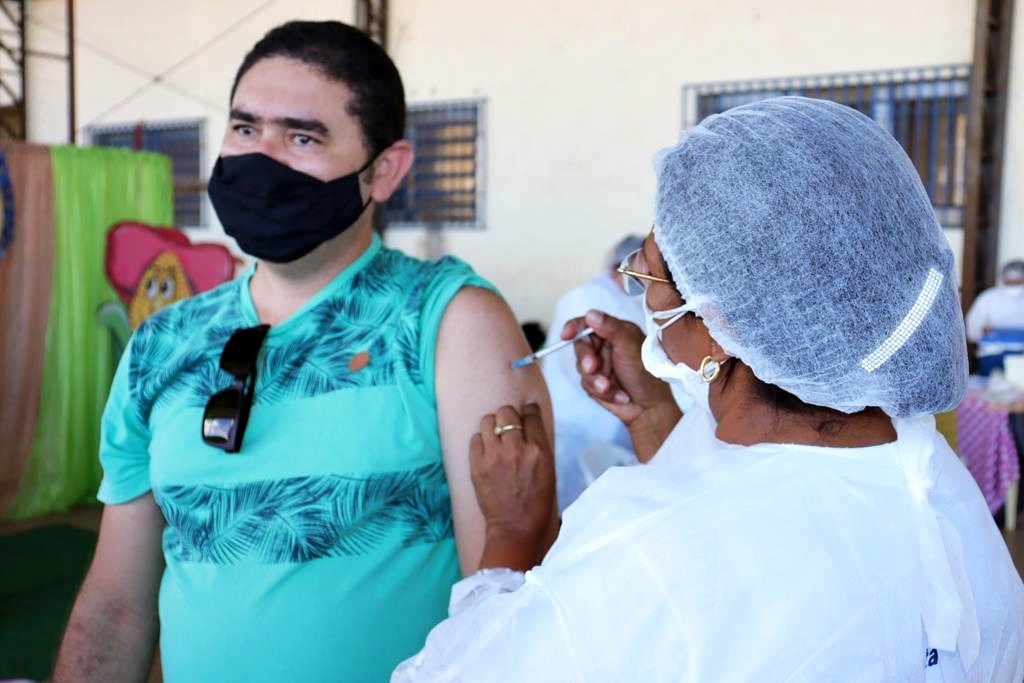 Trabalhadores da Educação são imunizados na cidade de Valença do Piaui - Imagem 81