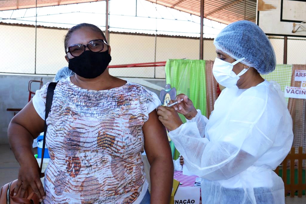 Trabalhadores da Educação são imunizados na cidade de Valença do Piaui - Imagem 49