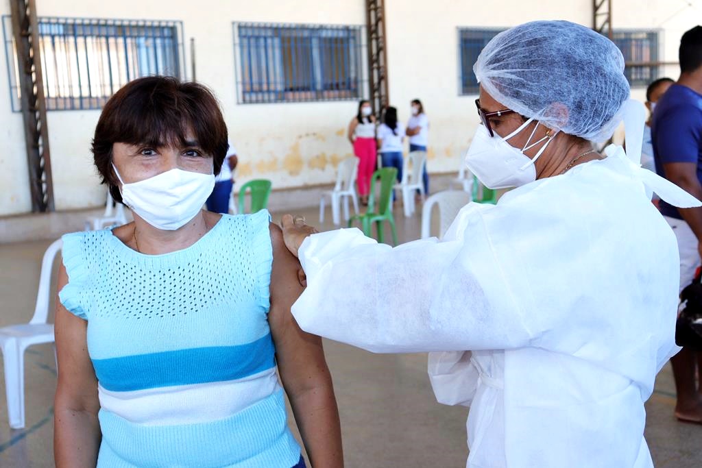 Trabalhadores da Educação são imunizados na cidade de Valença do Piaui - Imagem 62