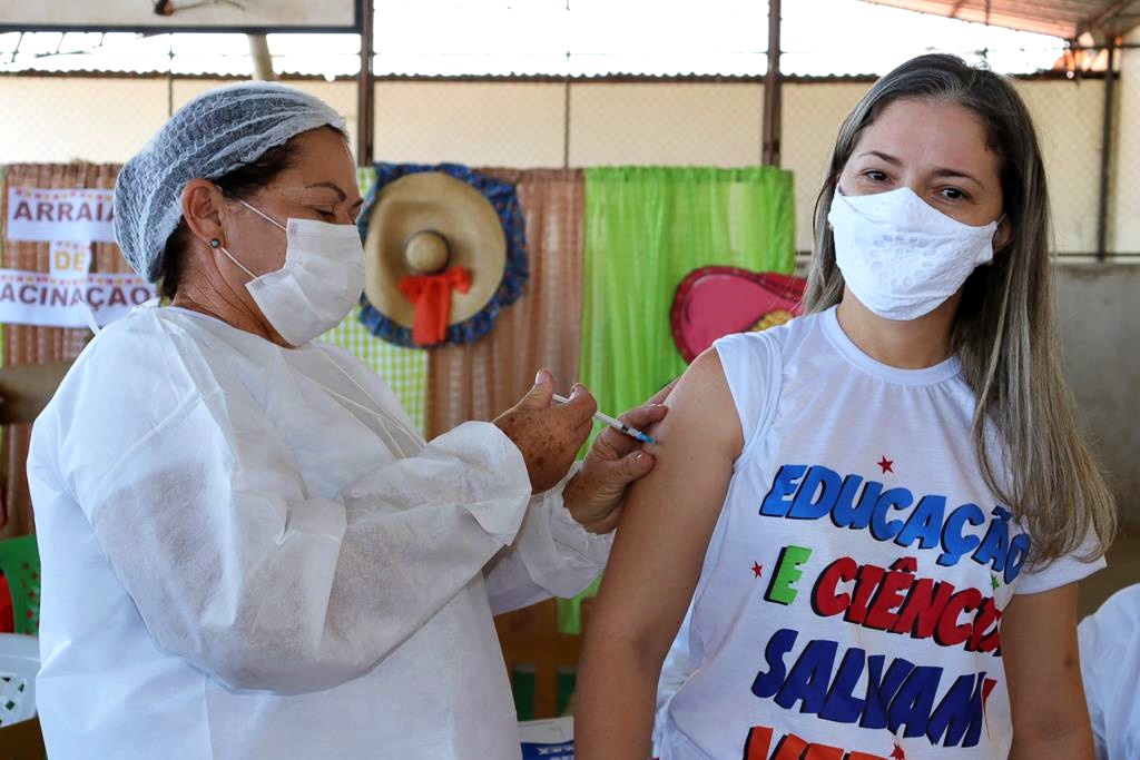 Trabalhadores da Educação são imunizados na cidade de Valença do Piaui - Imagem 60