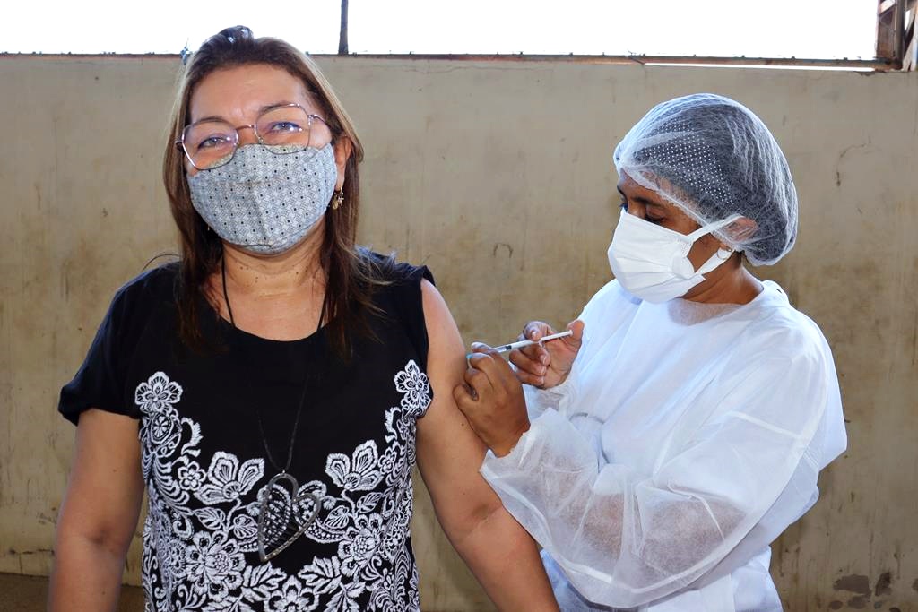 Trabalhadores da Educação são imunizados na cidade de Valença do Piaui - Imagem 79