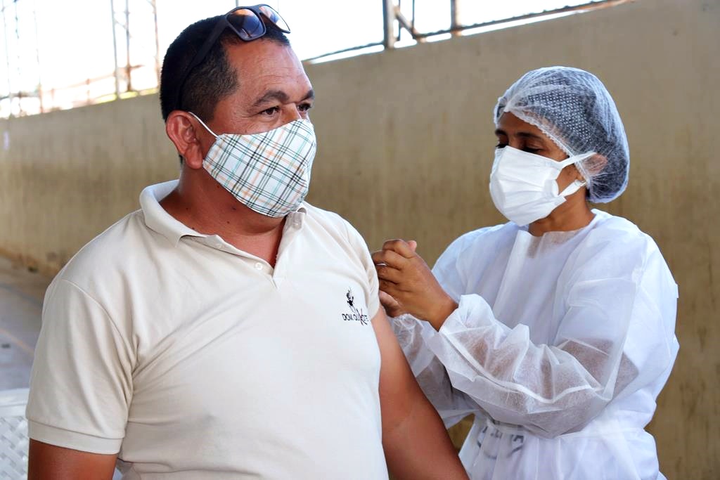 Trabalhadores da Educação são imunizados na cidade de Valença do Piaui - Imagem 93