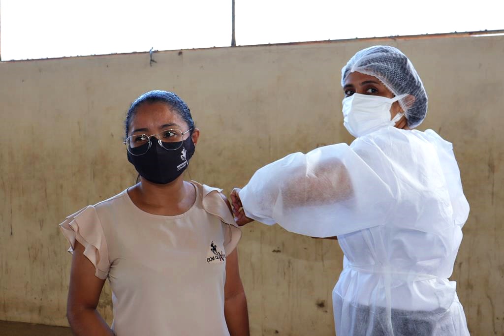 Trabalhadores da Educação são imunizados na cidade de Valença do Piaui - Imagem 92