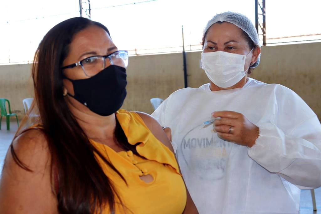Trabalhadores da Educação são imunizados na cidade de Valença do Piaui - Imagem 47