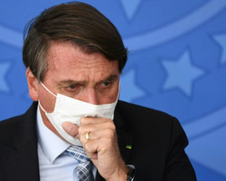 Com soluço há 11 dias,Bolsonaro é internado e cancela reunião entre Poderes