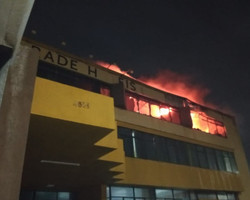 Fogo: hotel é parcialmente atingido por incêndio na orla de Salvador