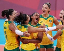 Vôlei Feminino do Brasil vence a República Dominicana por três sets a dois 