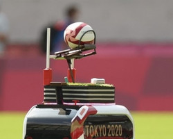 'Carrinho gandula' é destaque a ao transportar bola nos Jogos Olímpicos