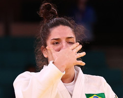 “Não aguentava mais fazer cirurgia”, diz Mayra Aguiar após ganhar bronze