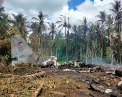 Queda de avião militar mata 17 nas Filipinas; 40 pessoas são resgatadas