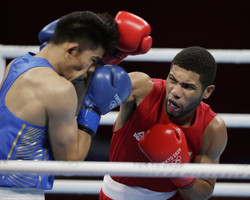 Olimpíadas: Hebert vence cazaque e garante medalha no boxe
