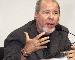 Publicitário Duda Mendonça morre aos 77 anos vítima de câncer no cérebro