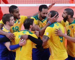 Brasil bate o Japão e vai à semifinal no vôlei masculino das Olimpíadas