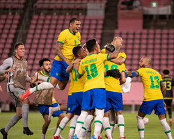 Brasil vence o México nos pênaltis e avança à final do futebol masculino