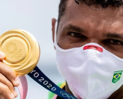 Isaquias ganha mais de R$ 300 mil e longas férias após ouro nas Olimpíadas