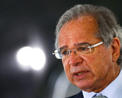 Ministro Guedes diz que alta do IOF trava novo Bolsa Família em R$ 300