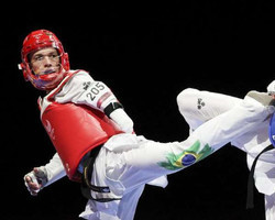 Nathan Torquato conquista ouro na estreia do tae kwon do na Paralimpíada
