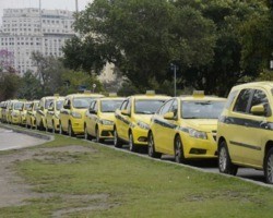 Governo sanciona isenção de IPI a taxistas e PCD para compra de carro
