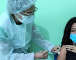 Hugo Napoleão inicia vacinação em crianças de 5 a 11 anos contra a covid-19