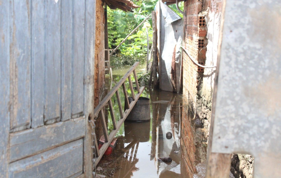 Mais de 230 famílias ficaram desabrigadas após fortes chuvas em Teresina