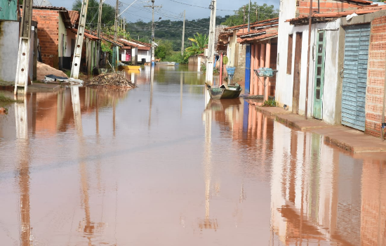 W. Dias visita Floriano e Uruçuí, que recebeu forte chuva nas últimas 24h