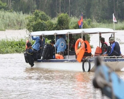 Balsa afunda em rio e pelo menos 14 crianças morrem afogadas após aula