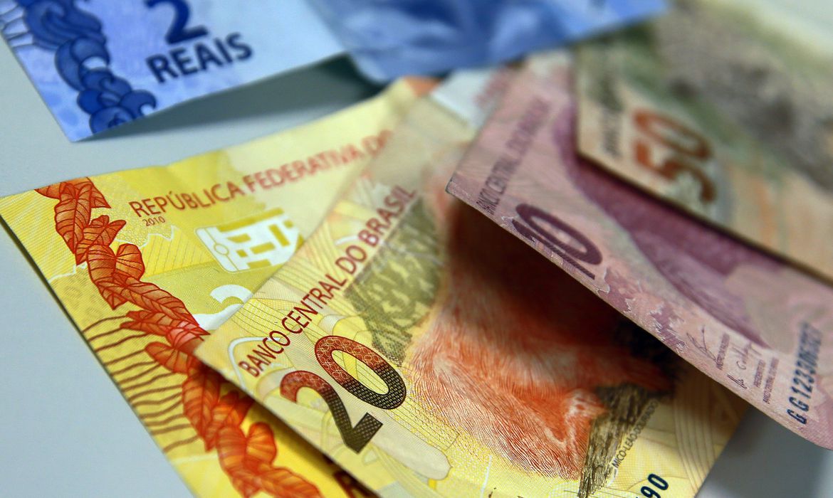 Salário mínimo no Brasil é o segundo menor entre 31 países, diz organização - Foto: Reprodução