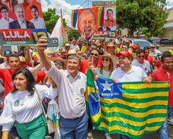 Em Valença, Rafael e Wellington realizam caminhada em apoio a Lula