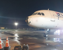 Avião da Latam desviado para Foz do Iguaçu sofre danos devido temporal