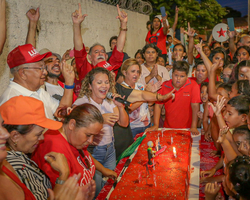 Lula ganha bolo de 77 anos em THE e Pessoa pede empenho de secretários