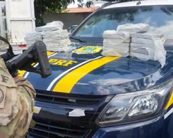 Casal é preso pela PRF transportando 23kg de droga de Teresina para o Ceará