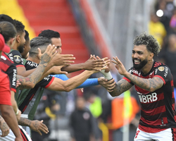 Flamengo vence o Athletico-PR por 1 a 0 e é campeão da Libertadores