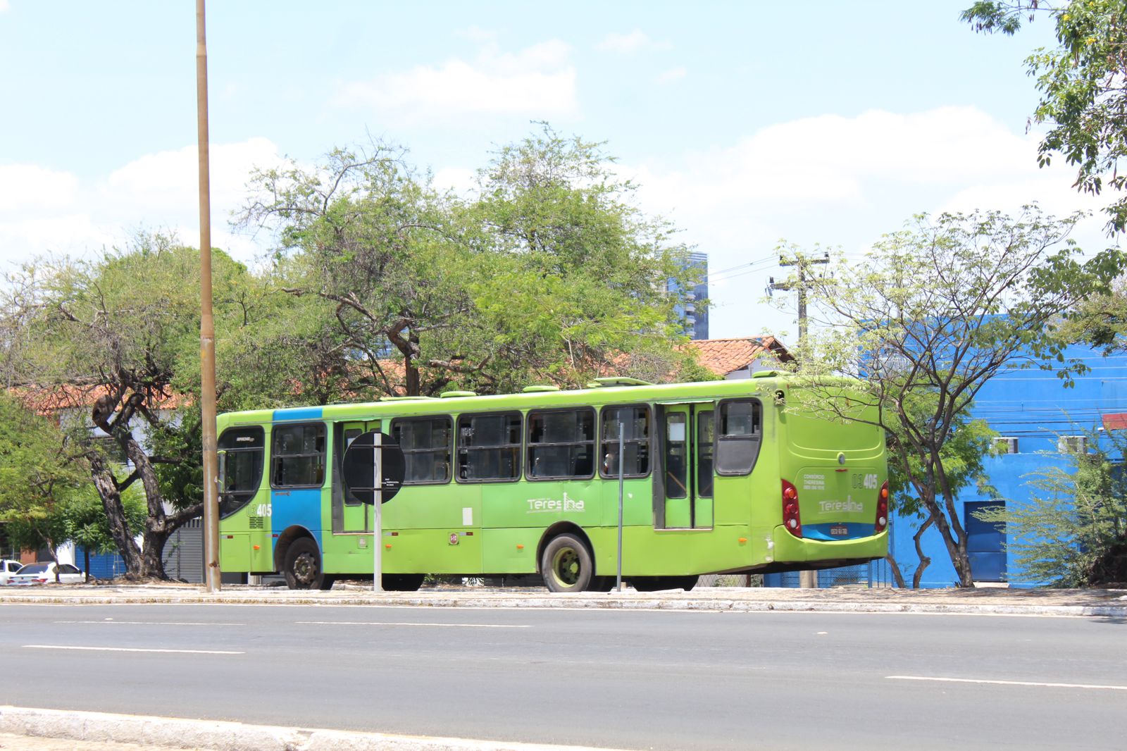 Eleitores reclamam da demora dos ônibus em Teresina (Foto: Raissa Morais)Eleitores reclamam da demora dos ônibus em Teresina (Foto: Raissa Morais)